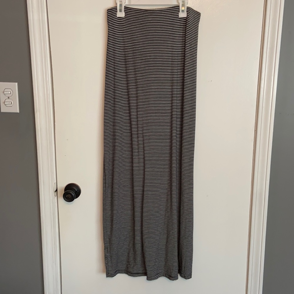 Old Navy maxi skirt. Size: XS